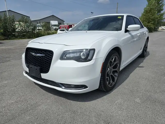 2015 Chrysler 300 S RWD - MINT CONDITION...63760520731905120