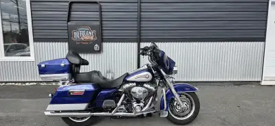 2006 HD Electra Glide Classic. Fuel injected twin cam 88. 139K on the bike. Engine was replaced with...
