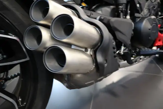 2025 Ducati Diavel V4 Ducati Red in Street, Cruisers & Choppers in Edmonton - Image 7