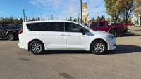 EXECUTIVE CROSSTOWN DEMO! This 2024 CHRYSLER VOYAGER LX has the following options Cloth Bucket Seats... (image 8)