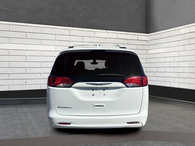 Chrysler Pacifica Touring 2019 à vendre in Cars & Trucks in Laval / North Shore - Image 4