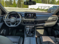 This Nissan Rogue boasts a Intercooled Turbo Regular Unleaded I-3 1.5 L/91 engine powering this Vari... (image 9)