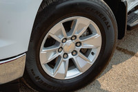 // ACCIDENT FREE!! // // SINGLE OWNER! // Discover the 2022 Chevrolet Silverado 1500 4WD Crew LT, a... (image 5)