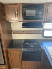 2015 Bullet 285 -Perfect couples trailer with extra sleeping for when you have guests staying over.... (image 7)