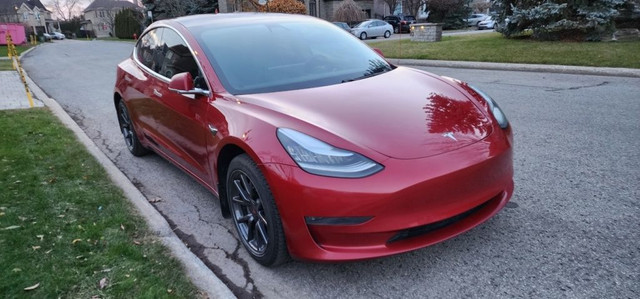 2019 Tesla Model 3 SR Plus - Red on Black in Cars & Trucks in City of Montréal - Image 4