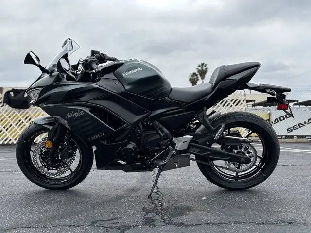 2025 KAWASAKI NINJA 650 ABS in Street, Cruisers & Choppers in Edmonton - Image 4