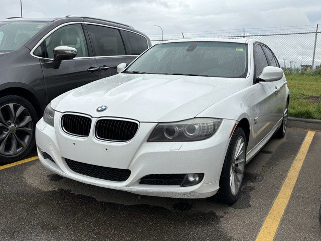 2010 BMW 3 Series 328i | AWD | Leather Seats in Cars & Trucks in Edmonton - Image 4