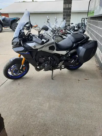 Great Shape Runs Great Road Ready , Saftied, Low Kilometers One owner, 12499.00 plus tax and your li...