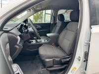 8 Seater!! Automatic Headlights, Apple Car Play, Android Auto, Dual Climate Control, Traction Contro... (image 6)