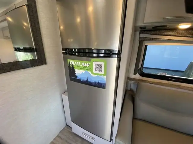 2024 Thor Motor Coach Outlaw 29J in RVs & Motorhomes in Abbotsford - Image 12