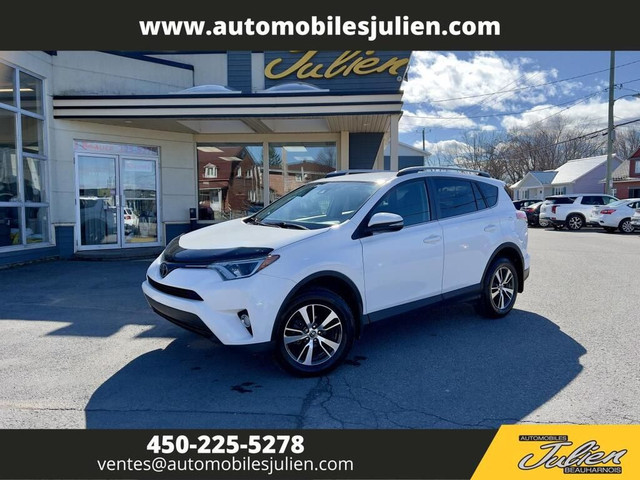  2018 Toyota RAV4 LE / Bluetooth / Sièges chauffants / Camera in Cars & Trucks in West Island