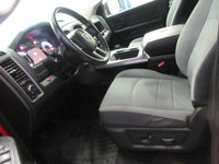 RAM 1500 2022 CLASSIC EXPRESS NIGHT EDITION V-8 5.7 LITRES HÉMI CREW-CAB BOITE 5.7 PIEDS 4X4 / PNEUS... (image 6)