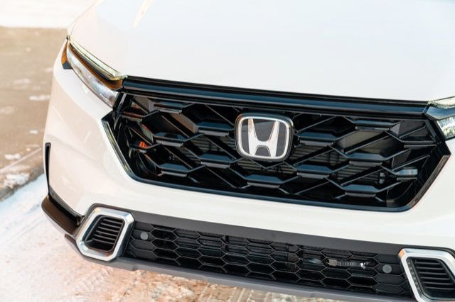 2026 Honda CR-V Hybrid Touring in Cars & Trucks in Edmonton - Image 3