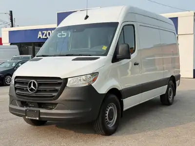 Excellent condition Mercedes-Benz Sprinter 2500 144 Long Wheel base High Roof with only 21,488 km! T...