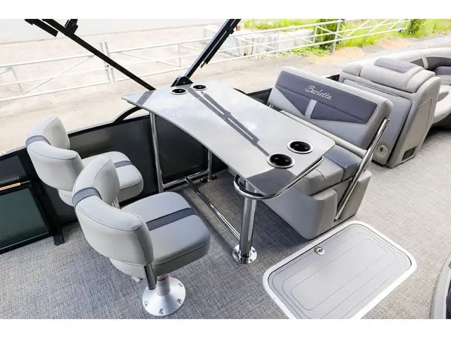 2025 Barletta Cabrio 24 UE in Powerboats & Motorboats in Québec City - Image 22