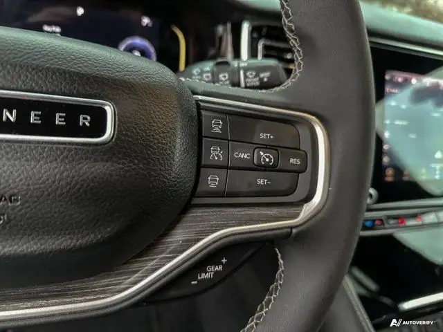 2023 Jeep Wagoneer Series III | Ex-Demo | 7-Passenger | 3.0L dans Autos et camions dans Tricities/Pitt/Maple - Image 12