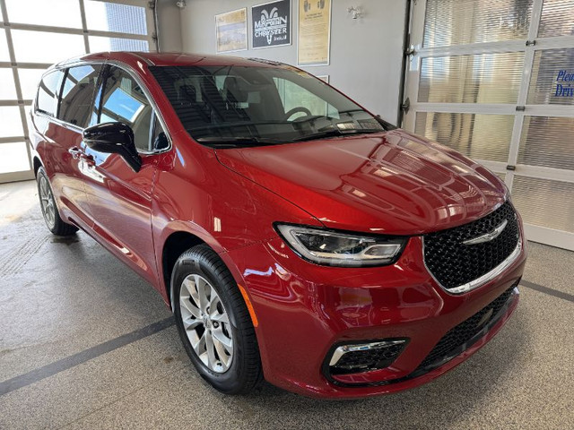 2025 CHRYSLER Pacifica Select in Cars & Trucks in Medicine Hat - Image 2