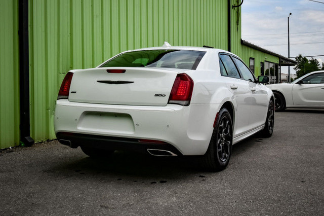 2023 Chrysler 300 Touring L AWD - Leather Seats in Cars & Trucks in Ottawa - Image 3