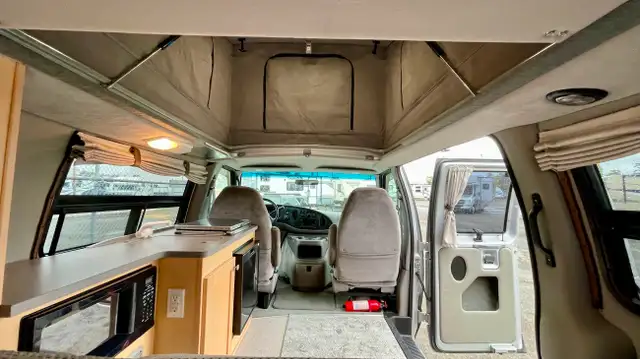 2002 PLEASURE-WAY TRAVERSE in RVs & Motorhomes in Victoria - Image 12