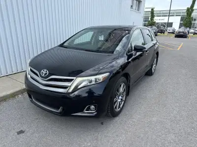 PRIX ET QUALITÉ IMBATTABLE venez découvrir notre TOYOTA VENZA 2015 LIMITED BAS KM CUIR TOIT PANO CAM...