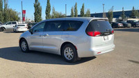 EXECUTIVE CROSSTOWN DEMO! This 2024 CHRYSLER VOYAGER LX has the following options Cloth Bucket Seats... (image 5)