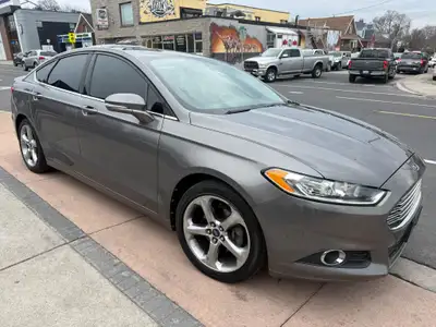 2013 FORD FUSION SE 1.6L 4 CYLINDER FWD 172,000 KM NO ACCIDENT CARFAX AVAILABLE. TWO OWNERS ONTARIO...