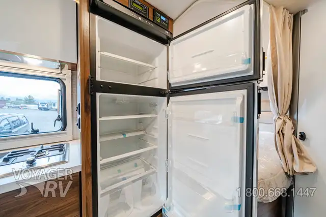 2025 Winnebago Navion 24J in RVs & Motorhomes in Kelowna - Image 11