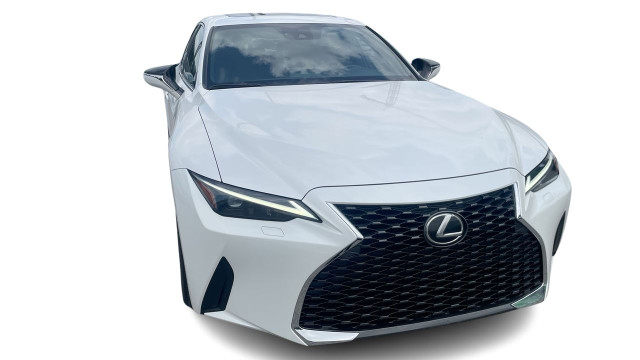 2023 Lexus IS 300 Premium / camera / bluetooth / apple carplay B in Cars & Trucks in Laval / North Shore - Image 4