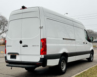 Sprinter Cargo Van 3500XD High Roof V6 170 DIESEL 3.0L - Carfax Verified - No Accidents - Low KM's O... (image 4)