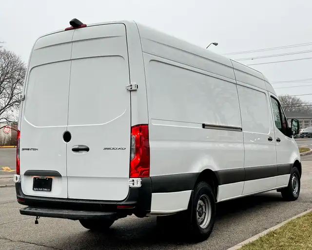 2021 Mercedes-Benz Sprinter Cargo 3500XD High Roof V6 170" DIESE in Cars & Trucks in City of Toronto - Image 6