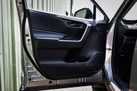 Low Mileage, Heated Seats, Apple CarPlay, Android Auto, Blind Spot Monitoring, Lane Keep Assist! 6 L... (image 8)
