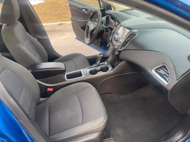 2017 Chevrolet Cruze 4dr HB 1.4L LT w/1SD in Cars & Trucks in City of Toronto - Image 12