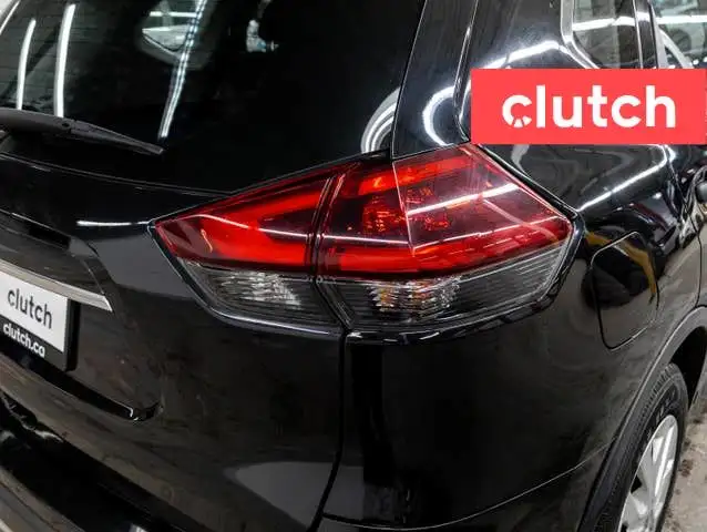 2019 Nissan Rogue S w/ Apple CarPlay & Android Auto, Rearview Ca dans Autos et camions dans Ottawa - Image 12