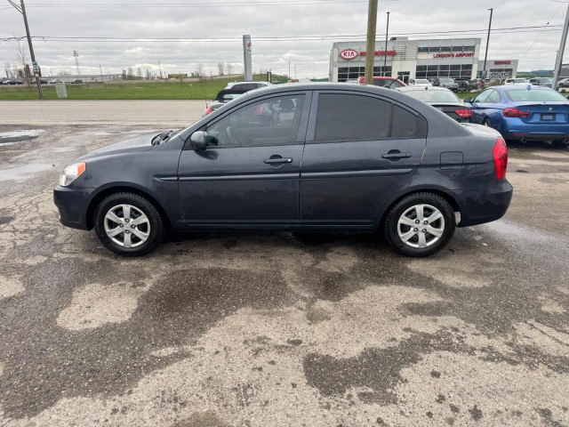 2010 Hyundai Accent GL, AUTO, RELIABLE, ONLY 108KMS, CERTIFIED in Cars & Trucks in London - Image 2