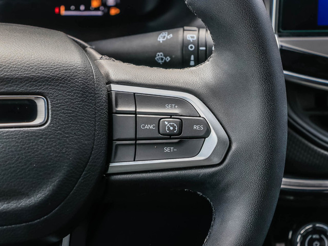 2025 Jeep Compass Altitude 4WD | Keyless Entry | Back-up Came... in Cars & Trucks in London - Image 4