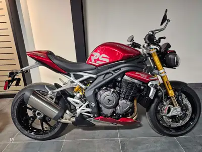 PERFORMANCE REVOLUTIONThe most powerful, highest torque and fastest accelerating Speed Triple ever,...