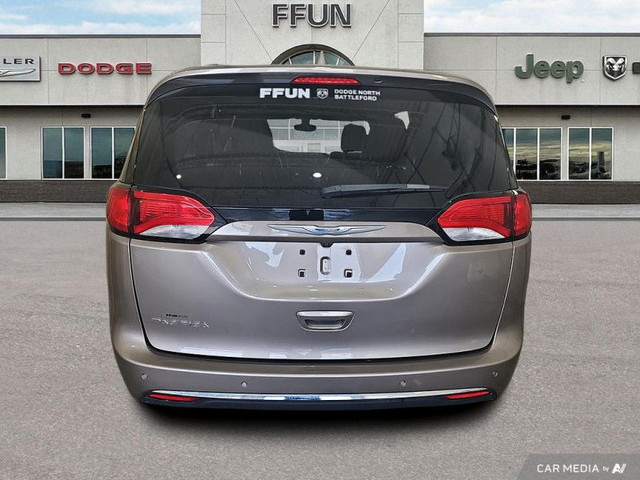2017 Chrysler Pacifica Touring-L Plus in Cars & Trucks in Saskatoon - Image 4