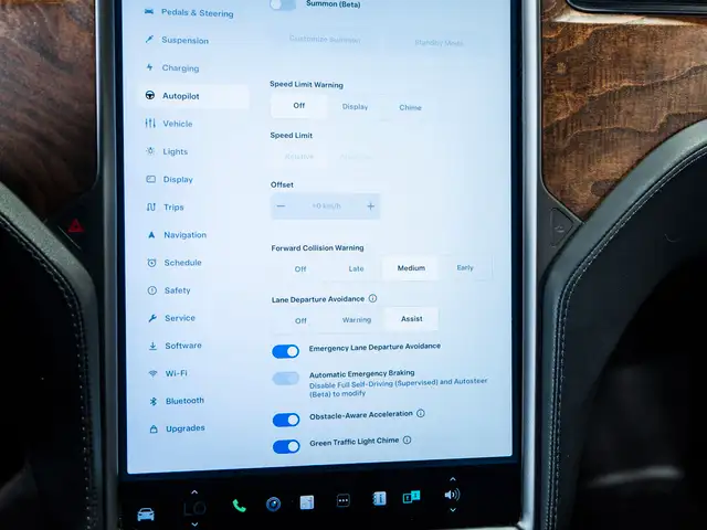 2019 Tesla Model X Long Range/AUTOPILOT FULL SELF-DRIVE/1OWNER in Cars & Trucks in Mississauga / Peel Region - Image 35