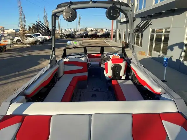 2024 Axis T235 in Powerboats & Motorboats in Saskatoon - Image 7