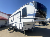 2023 Arcadia 248SLRE Short Couples Fifth Wheel. BIG on Features!