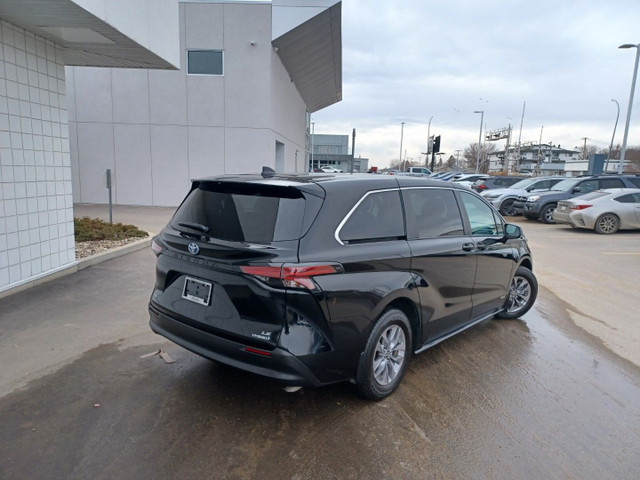 2021 Toyota Sienna LE 8-Passenger in Cars & Trucks in Regina - Image 4