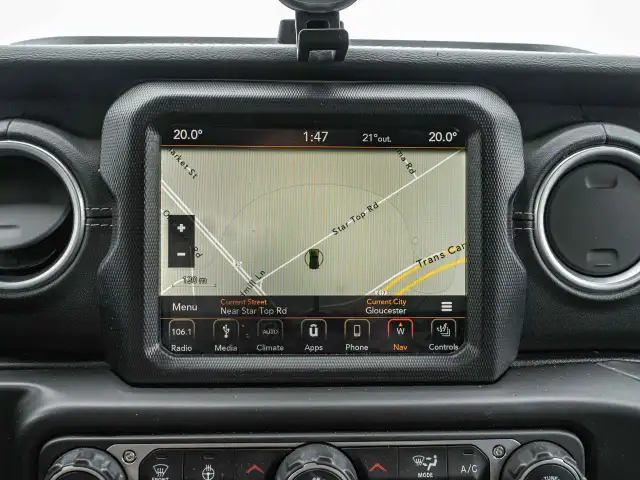 2018 Jeep Wrangler Unlimited in Cars & Trucks in Ottawa - Image 22
