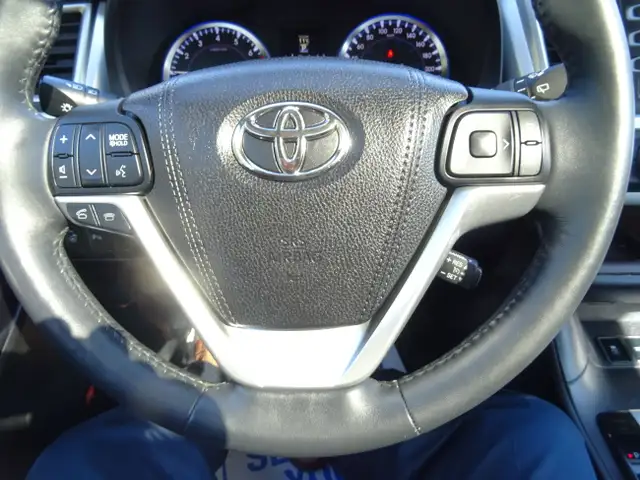 2016 Toyota Highlander Limited in Cars & Trucks in City of Toronto - Image 19