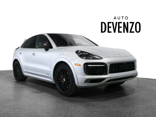 2022 Porsche Cayenne GTS Coupe AWD Sport Design Package Carbon F in Cars & Trucks in Laval / North Shore