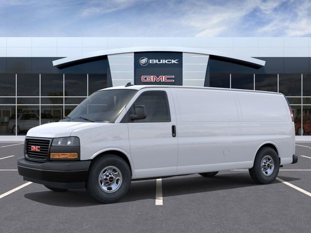 2025 GMC Savana Cargo 2500 WT 155 dans Autos et camions  à Ville de Montréal - Image 2