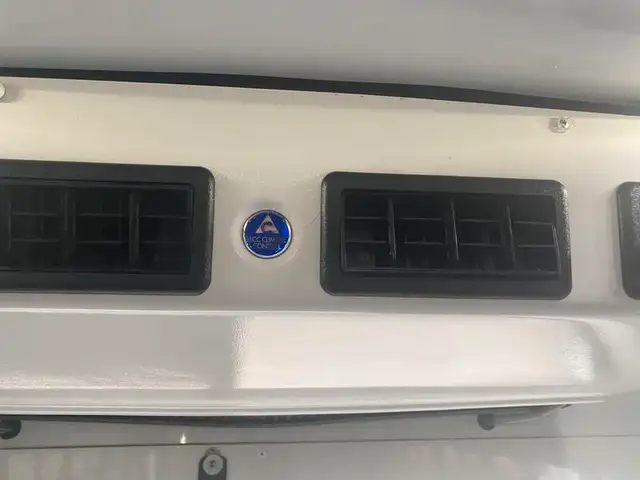 2017 chevrolet Express G4500 21 Passenger Bus With Wheelchair Ac in Heavy Trucks in Richmond - Image 32