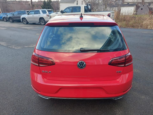 2018 Volkswagen Golf Highline AUTO! DRIVER ASSIST! TOP TRIM! LOA in Cars & Trucks in Bedford - Image 4