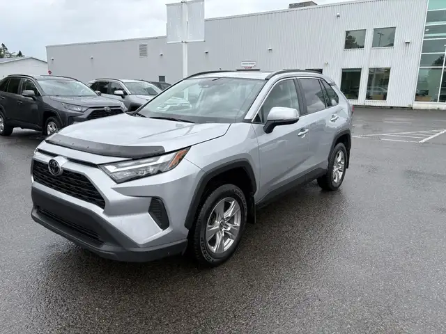 Toyota RAV4 XLE 2022 AWD - BAS MILLAGE - in Cars & Trucks in Québec City - Image 2