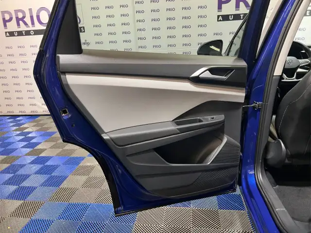 2022 Volkswagen Taos in Cars & Trucks in Ottawa - Image 16