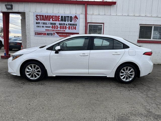 2022 Toyota Corolla LE | HEATED SEATS | SUNROOF | 1.8L | FUEL EF in Cars & Trucks in Calgary - Image 3